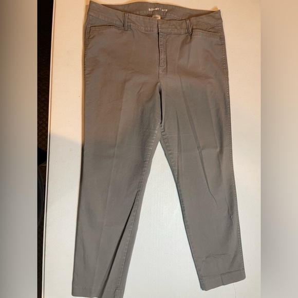 Old Navy Regular Pixie Pants - Picture 5 of 5